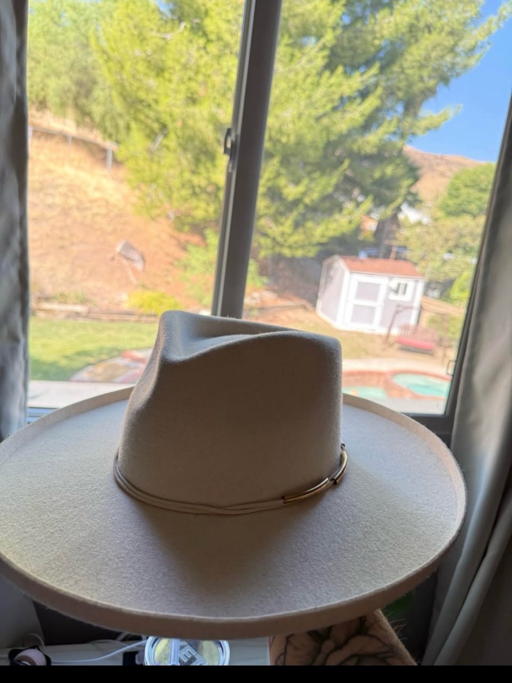 Shyanne Men's Wide-Brim Felt Fedora in Cream